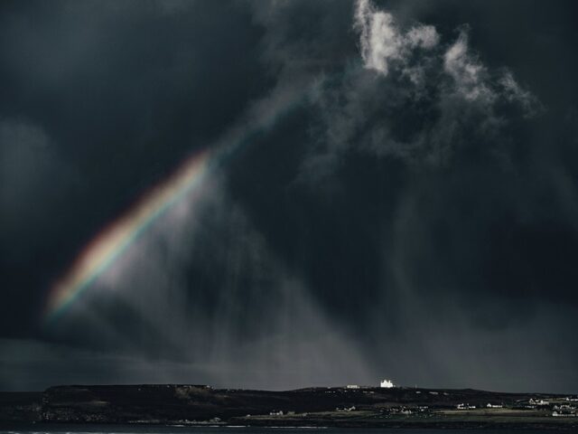 Viharfelhő… vagy csak eltakarja a napot?